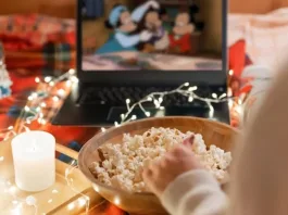 Descubre 15 películas navideñas que no te puedes perder esta temporada festiva.