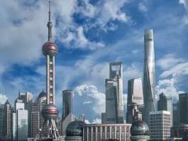 Bolsas chinas caen mientras se define el futuro económico del país.