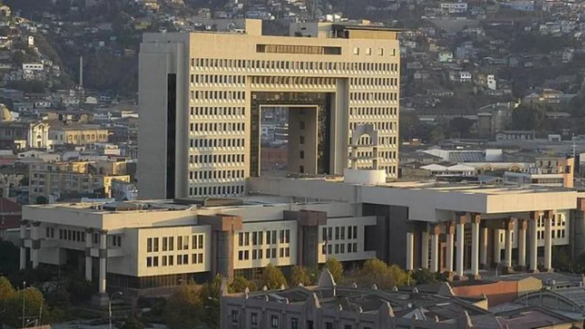 Amago de incendio en el Congreso activa operativo de Bomberos en Valparaíso. Amago de incendio en el Congreso activa operativo de Bomberos en Valparaíso.