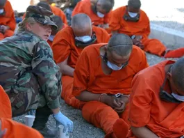 EE.UU. libera a tunecino detenido en Guantánamo desde 2002 sin cargos formales.