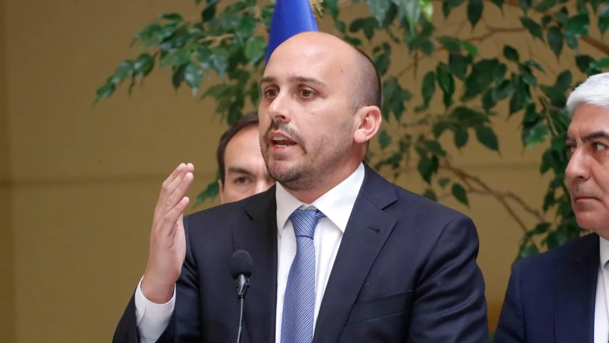 Longton (RN) denuncia que empresarios buscan mano de obra barata con la regularización.