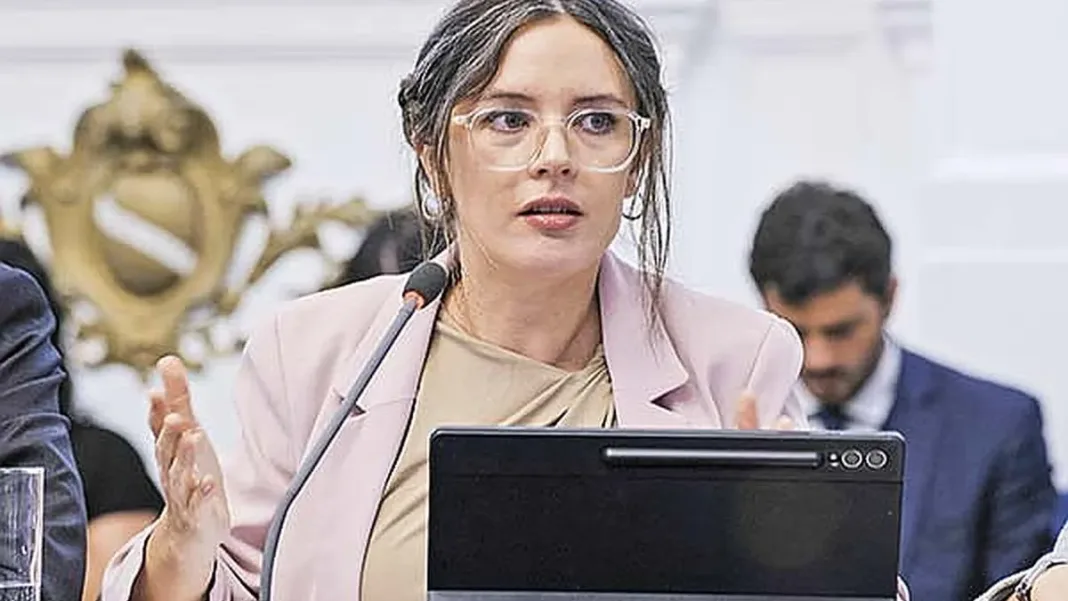 Vallejo admite que la renuncia de Monsalve debió ser más ágil en tensa sesión.