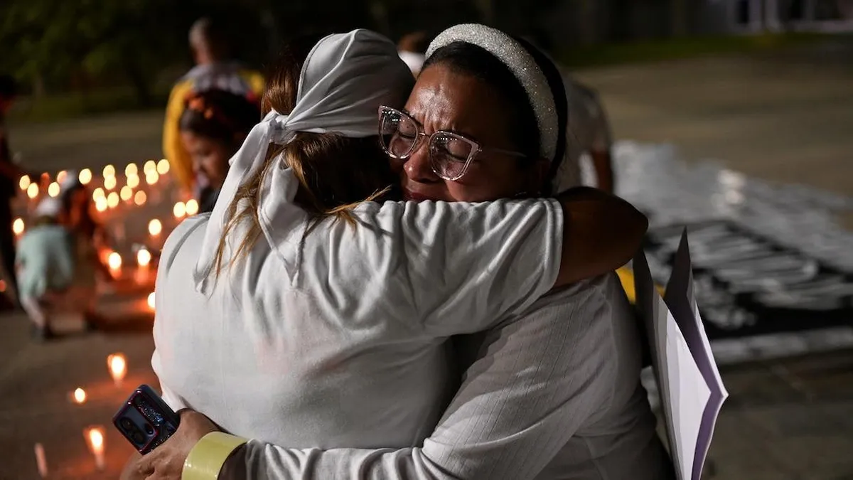 Excarcelan a 60 presos políticos tras el fraude electoral en Venezuela.