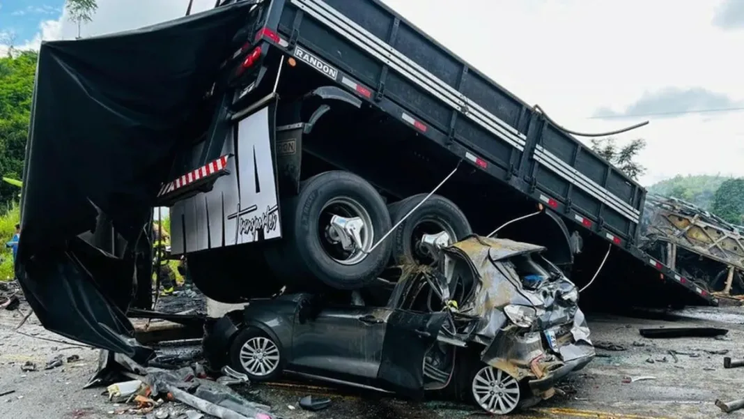 Trágico accidente de ómnibus en Brasil deja al menos 22 muertos y varios heridos.