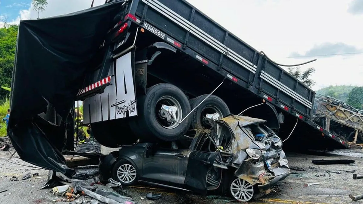 Trágico accidente de ómnibus en Brasil deja al menos 22 muertos y varios heridos.