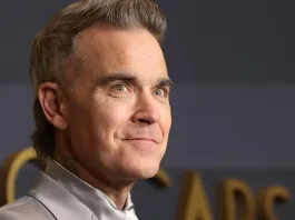 Robbie Williams aclara rumores sobre su sexualidad con humor y sinceridad.