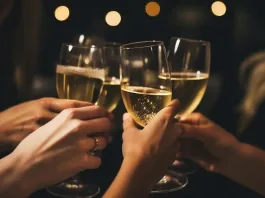 Descubre cómo seleccionar los espumosos perfectos para tus celebraciones festivas.