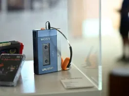 Las familias redescubren la música analógica con walkmen y MP3 para sus hijos.