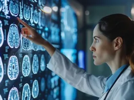 Descubre las profesiones que ayudan a prevenir el Alzheimer y mantener la mente activa.