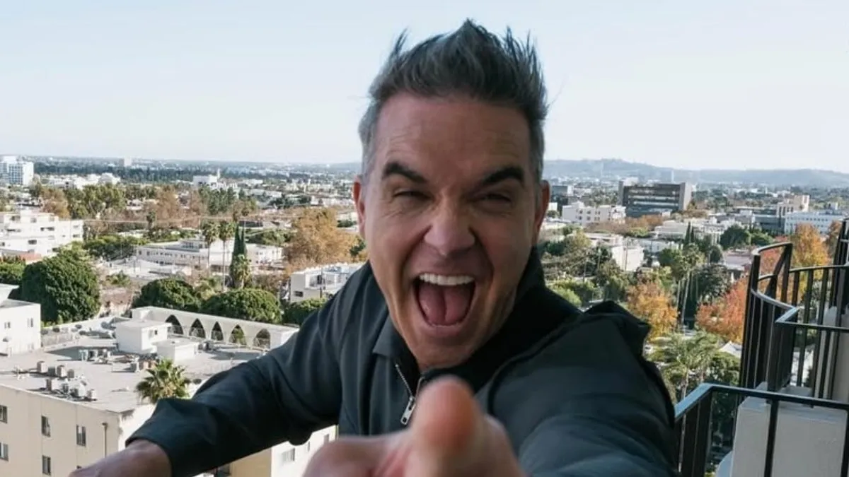 Robbie Williams habla abiertamente sobre su sexualidad y los rumores que lo rodean.