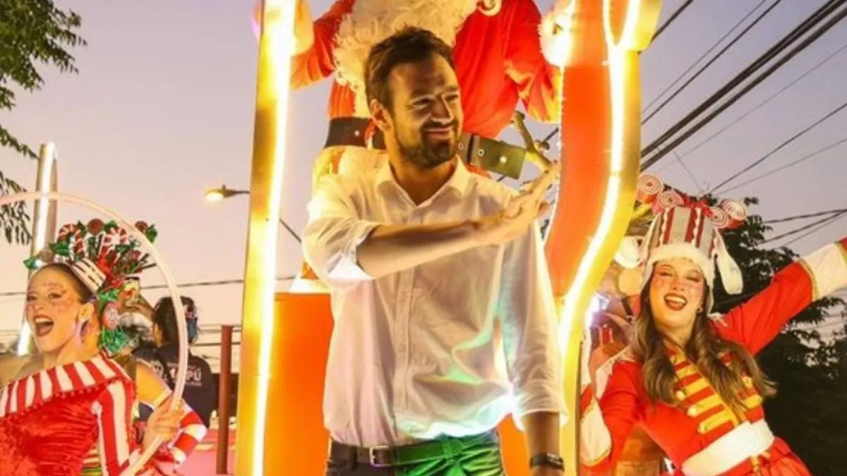 Tomás Vodanovic responde a críticas por su costoso show navideño 'Síndrome Barriga'.