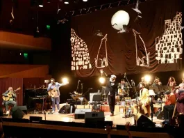 Macha y el Bloque Depresivo lanzan su registro de concierto en México durante gira.