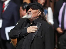 Negro Piñera celebra una buena noticia en su lucha contra la leucemia.