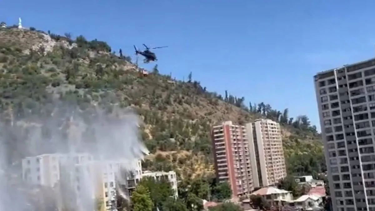 Bomberos sofocan incendio en Cerro San Cristóbal; ¿abrirá el Parque Metropolitano? Bomberos sofocan incendio en Cerro San Cristóbal; ¿abrirá el Parque Metropolitano?