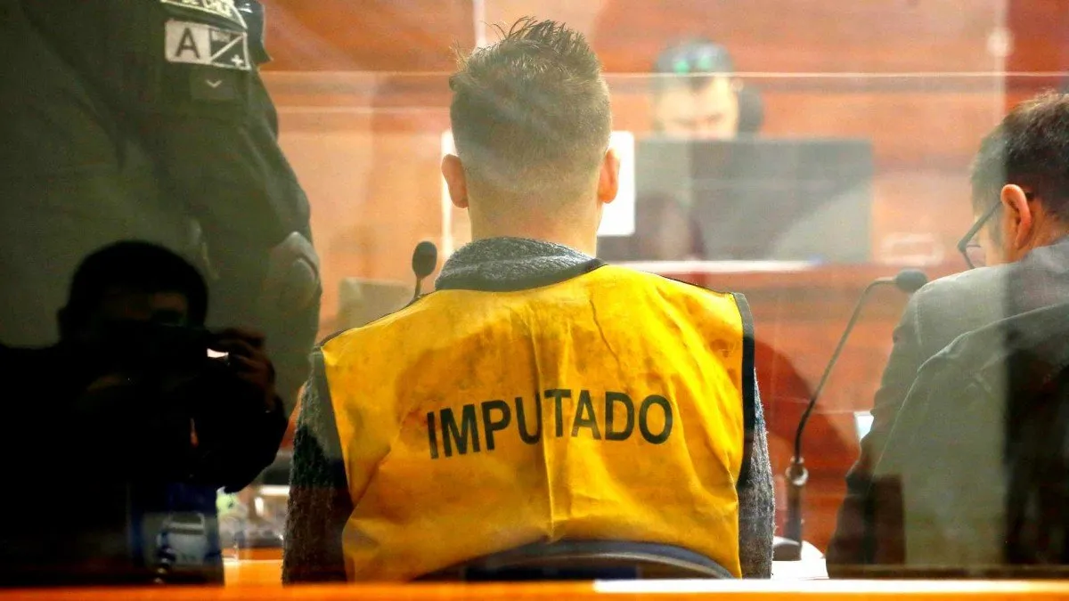 Delincuente condenado por robo y choque de vehículo en estado de ebriedad en Santiago.