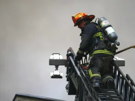 Incendio en Talcahuano: una mascota fallecida y varios inmuebles destruidos.
