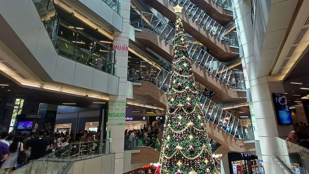 Establecimientos abiertos el 25 de diciembre: comercio navideño en acción.