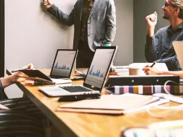 Descubre las ofertas laborales del Ministerio de Economía con sueldos de hasta $3.7M.