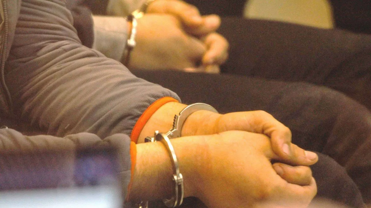 Padre e hijos atacan a vecinos en Punta Arenas; una víctima recibió 14 disparos.