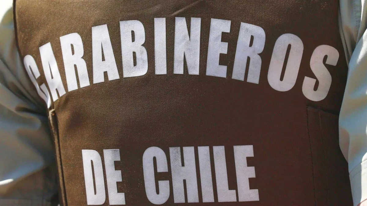 Menor detenido tras persecución por incumplir arresto domiciliario en RM.