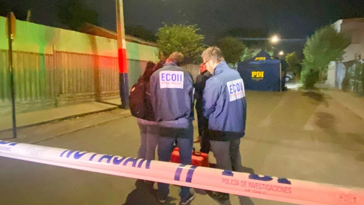 Hombre fallece tras ser baleado al bajar de un taxi en Puente Alto.