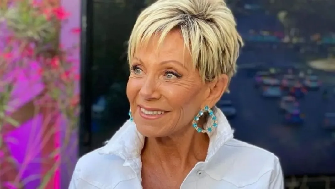 Raquel Argandoña celebra su cumpleaños con un misterioso hombre y un sorprendente regalo.