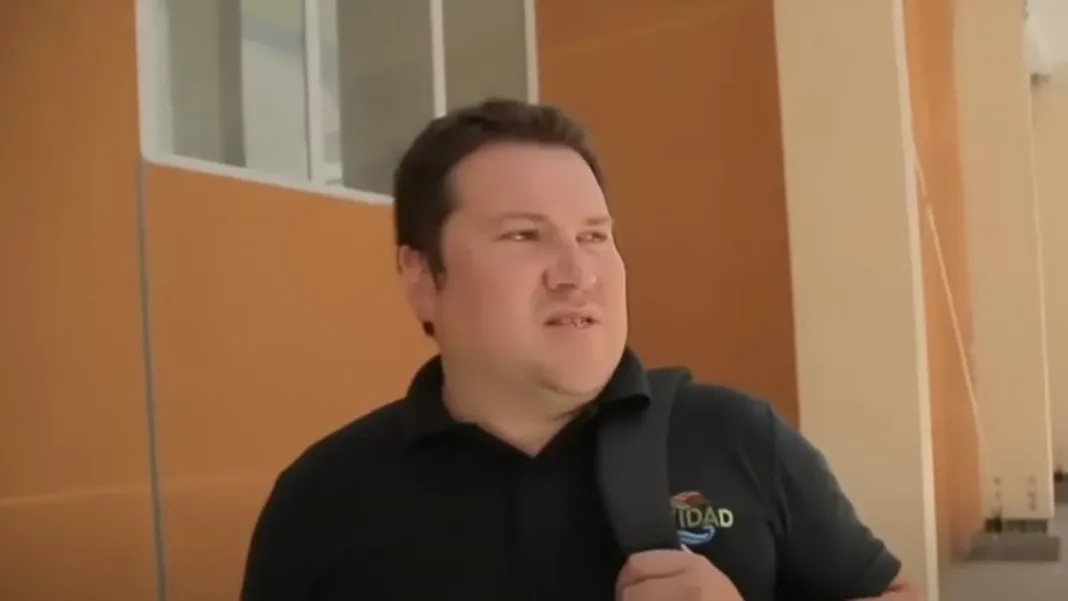 El alcalde de Navidad en el centro de la controversia por sus peticiones personales. El alcalde de Navidad en el centro de la controversia por sus peticiones personales.