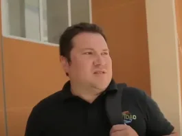 El alcalde de Navidad en el centro de la controversia por sus peticiones personales.