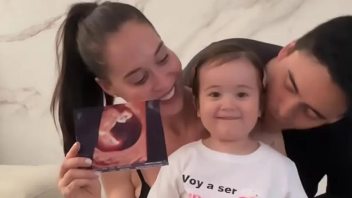 Vale Roth anuncia su próxima maternidad: "Se agranda la familia".