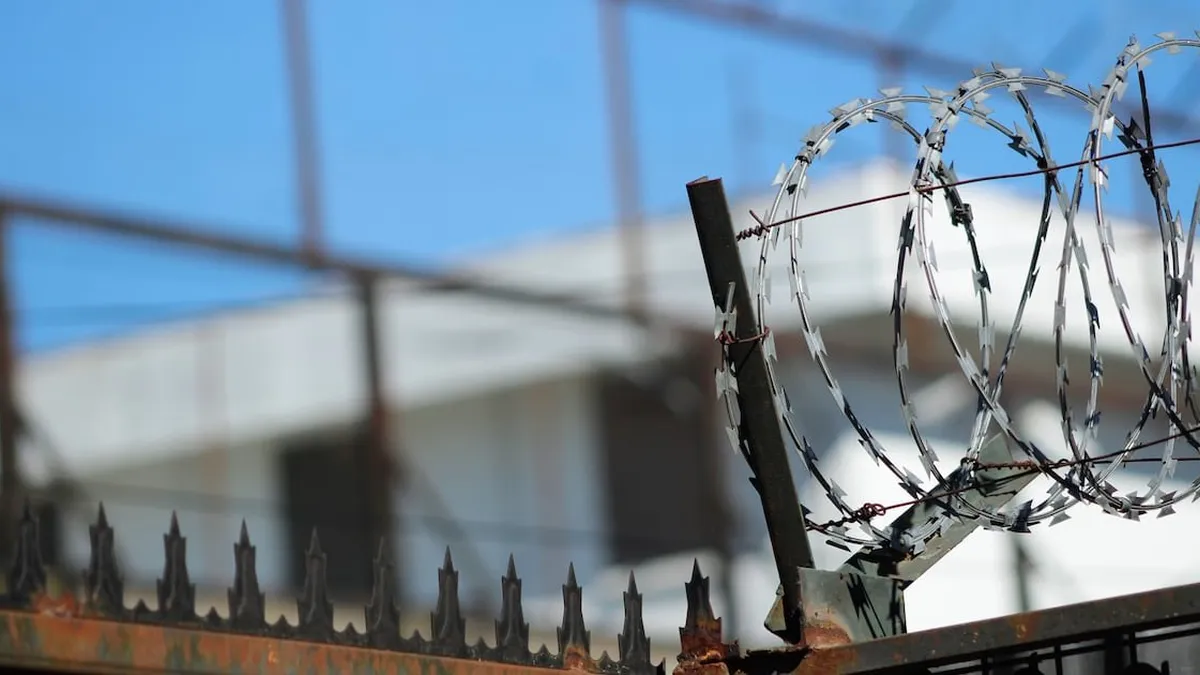 Teólogo sentenciado a cadena perpetua por abuso y red de pedofilia.