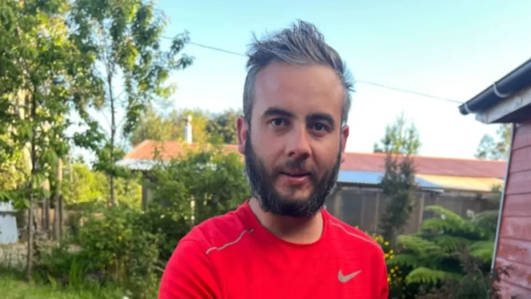 Un albañil de Puerto Montt salva su pierna gracias a su celular en un accidente.