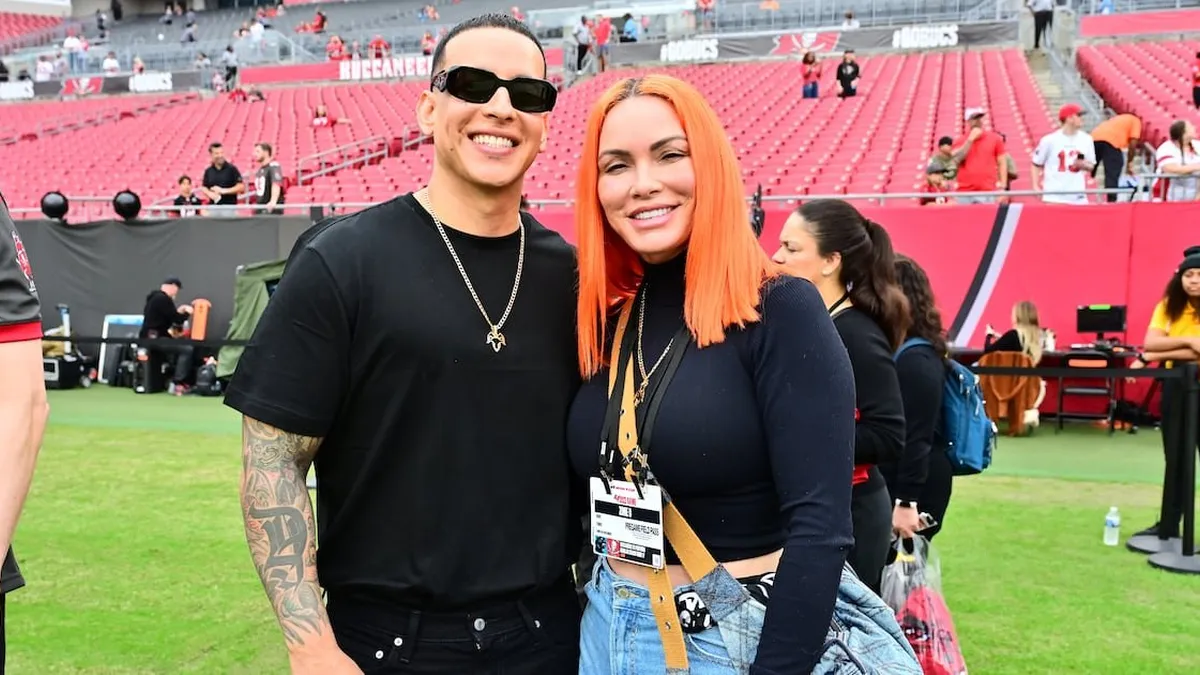 Daddy Yankee afirma que Mireddys González aún no renuncia al control de sus empresas. Daddy Yankee afirma que Mireddys González aún no renuncia al control de sus empresas.