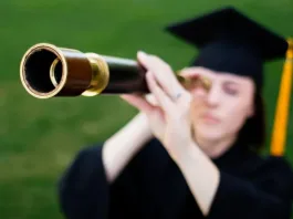 Análisis de la saturación laboral en Chile y sus efectos en carreras universitarias.