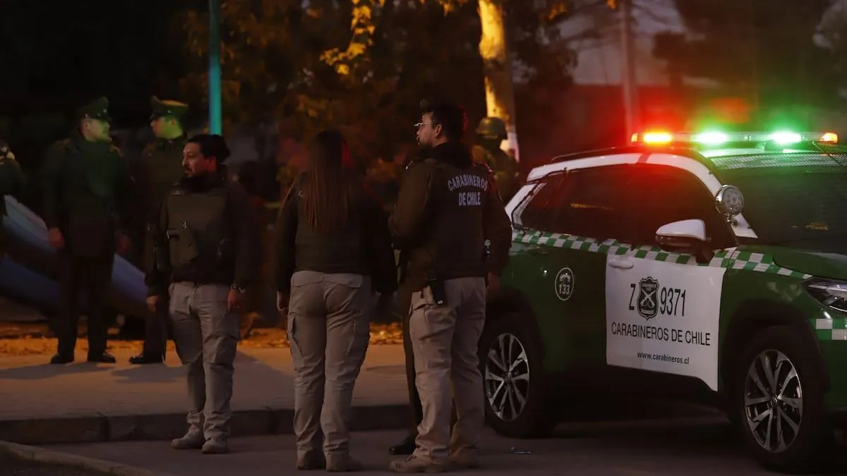 Tres menores huyen tras tiroteo con Carabineros en La Reina.