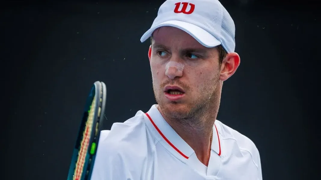 Nicolás Jarry celebra su avance a cuartos en el ATP de Brisbane con gran alegría.