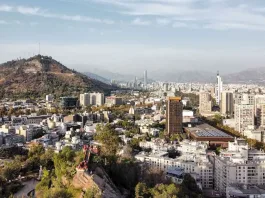 Inmobiliaria invierte en Santiago Centro para combatir la inseguridad y revitalizar la zona.