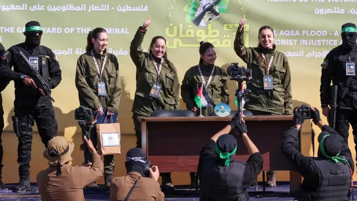 Hamás entrega a cuatro rehenes israelíes Hamás entrega a cuatro rehenes israelíes