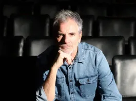 Álvaro Rudolphy regresa a TVN con una impactante entrada triunfal.