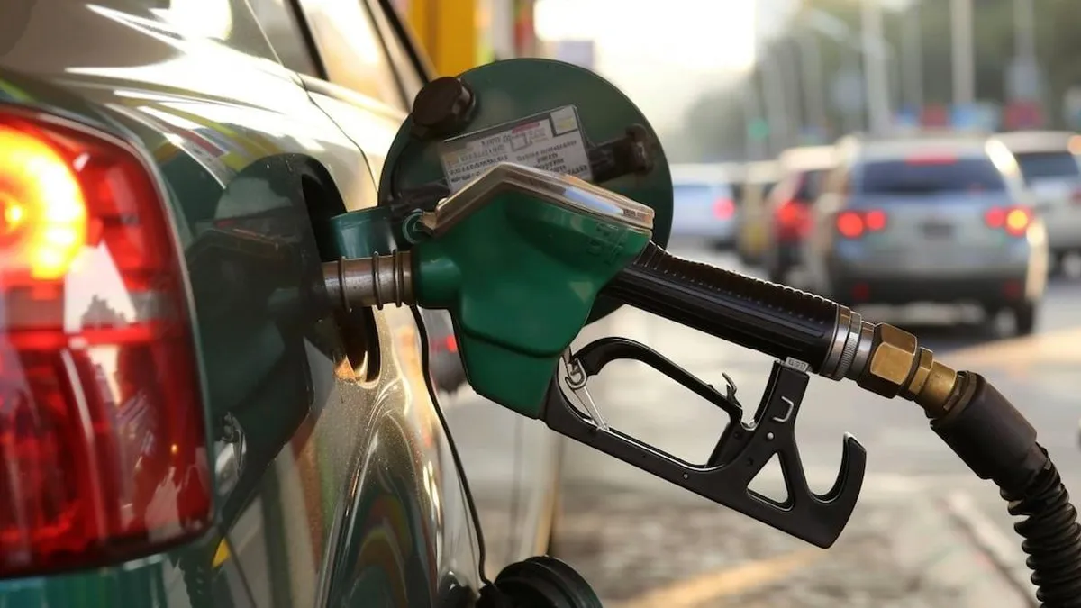 Descubre trucos sencillos para ahorrar combustible en tu auto automático.