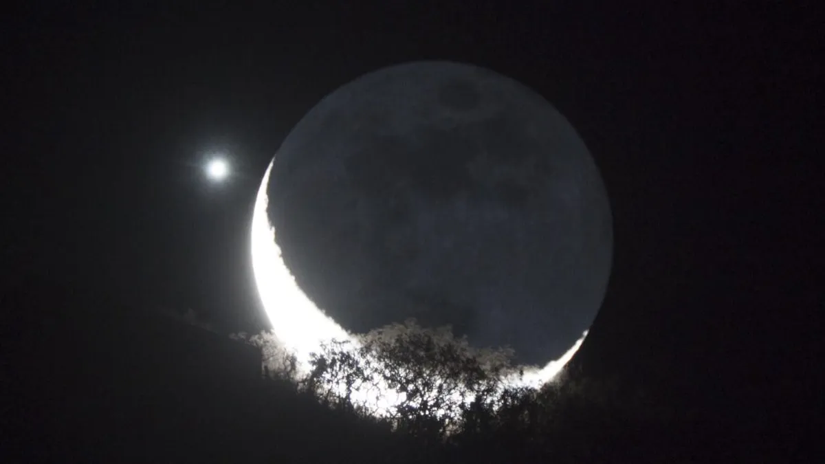 La conjunción de la Luna y Venus será visible este viernes en todo Chile. La conjunción de la Luna y Venus será visible este viernes en todo Chile.