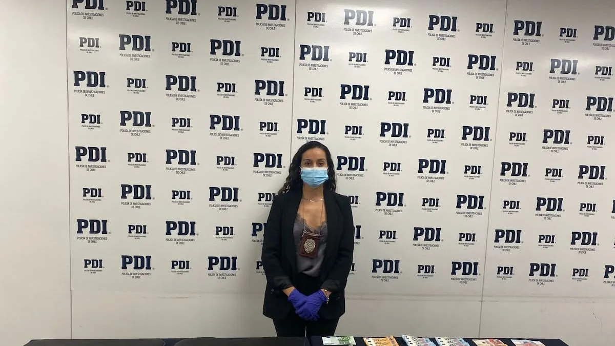 Incautación de droga valorada en 160 millones de pesos en vuelo a España.