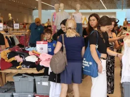 Argentinos deslumbran en Punta del Este: tendencias y compras en Gorlero.
