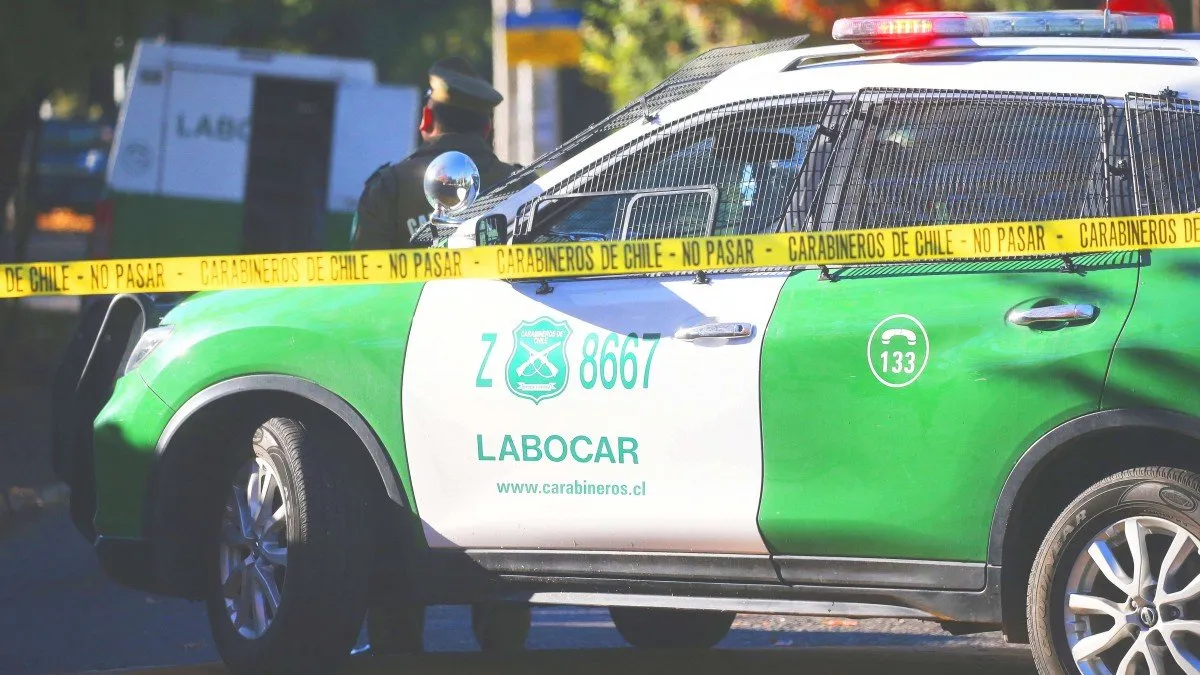 Balacera en Cerro Navia: una mujer fallecida y dos heridos tras ataque a vivienda.