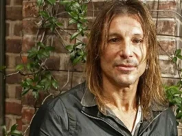 Claudio Caniggia regresa al fútbol con River: un nuevo capítulo en su carrera.