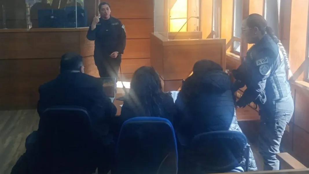 Mujer en prisión preventiva por brutal robo a adulto mayor en Coronel.