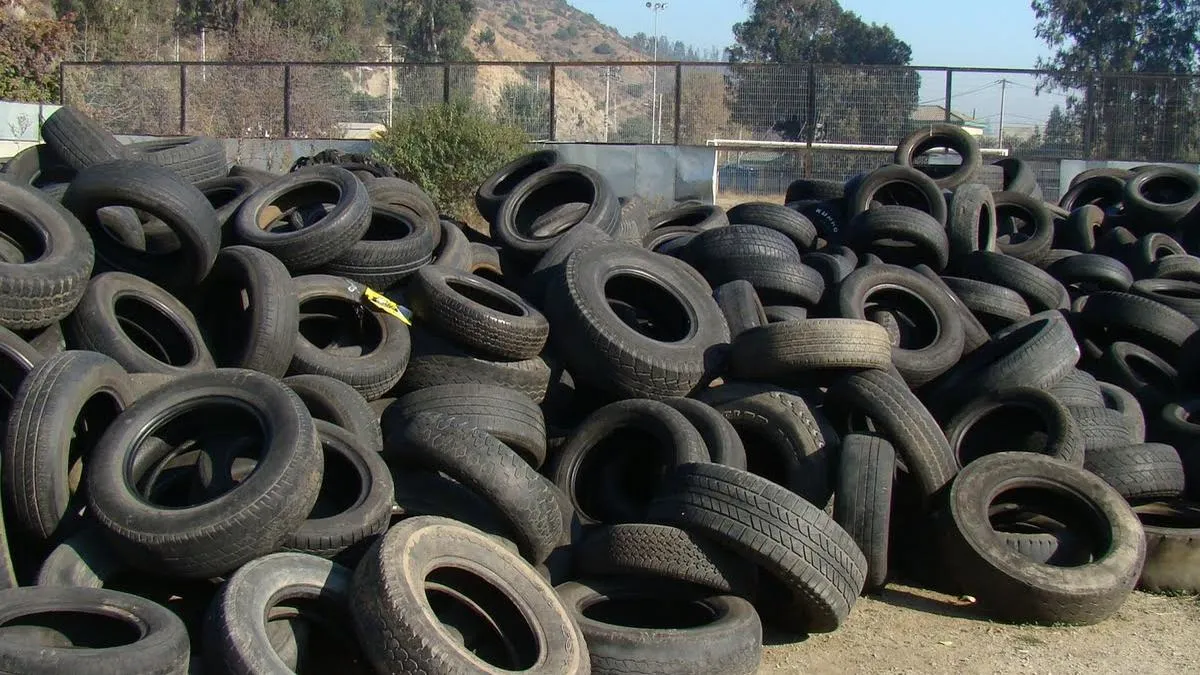 Acopio de neumáticos en Conchalí: medida legal para prevenir inundaciones.