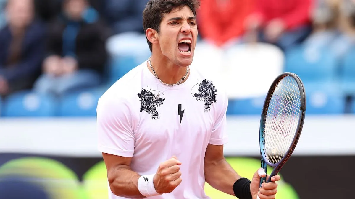 Cristian Garin avanza al cuadro principal del Abierto de Australia 2025 con gran victoria.