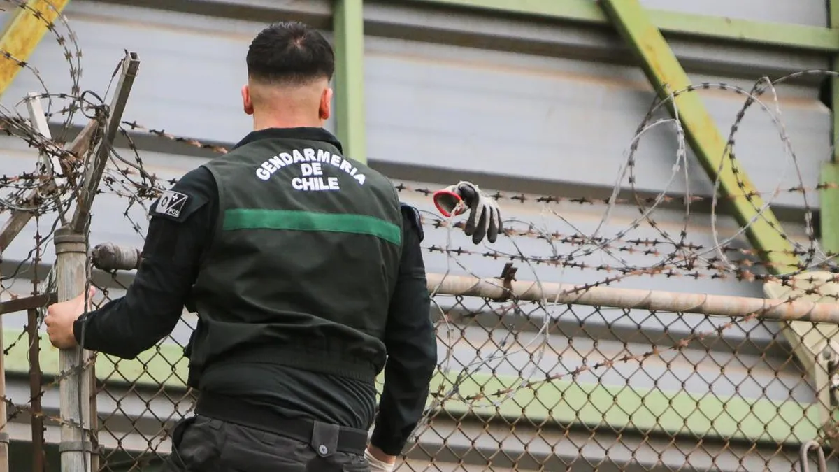 Homicidio en cárcel de Curicó: enfrentamiento entre reos deja un fallecido.