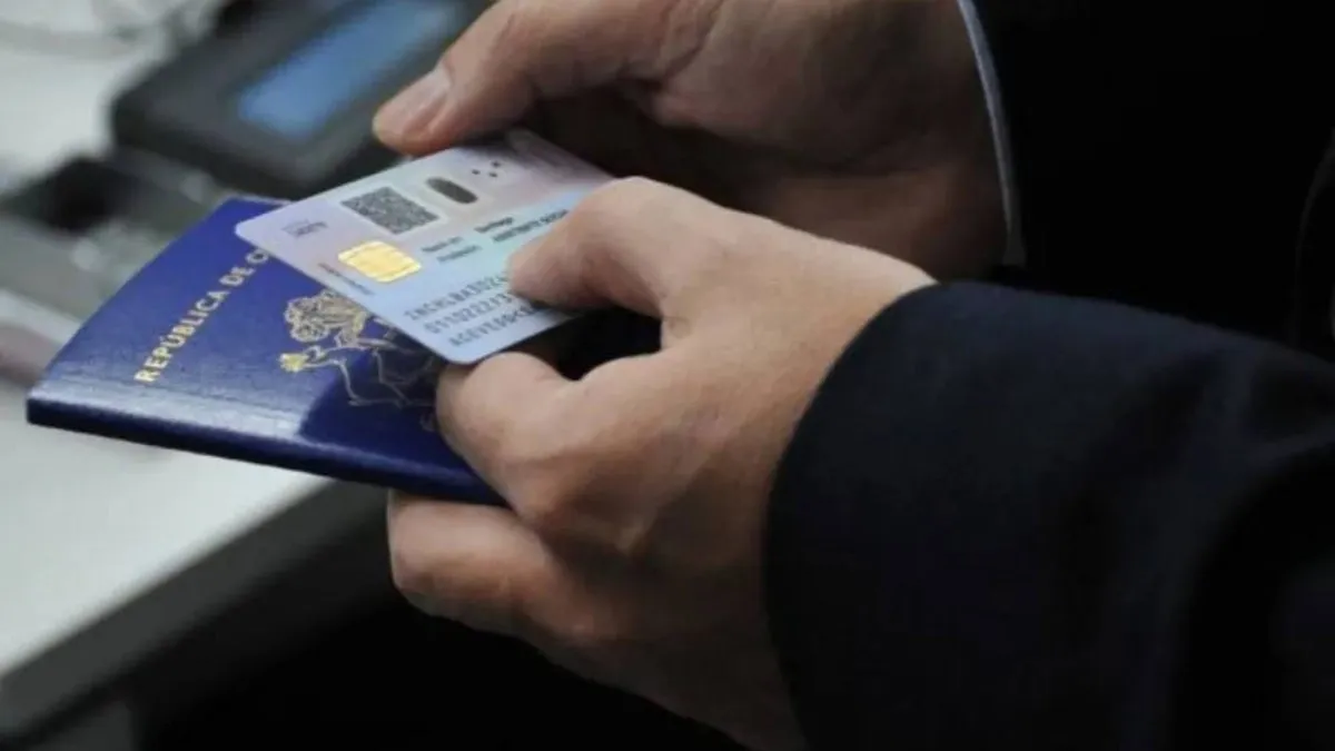 Un periodista de Mega se queda varado tras la cancelación de su Visa Waiver.