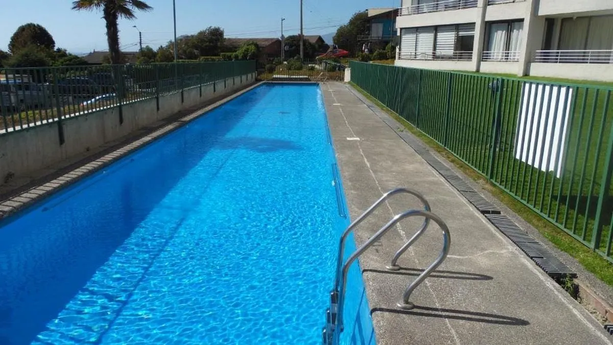 Reglamento de piscinas en condominios: seguridad y disfrute en la temporada de calor.